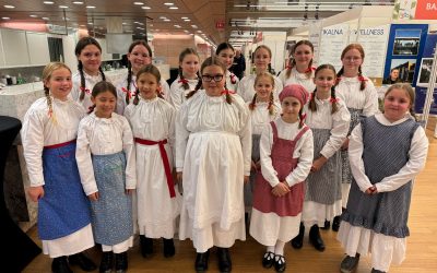 Nastop starejše otroške folklorne skupine OŠ Metlika v Ljubljani v Cankarjevem domu