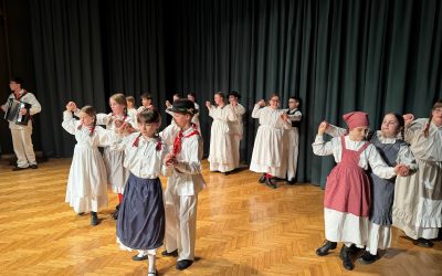 Nastop mladih folklornikov MFS Ivan Navratil in OŠ Metlika